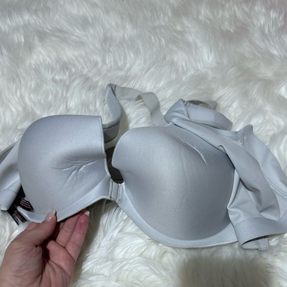 Victoria’s Secret sports bra size 36DDD - Picture 2 of 4